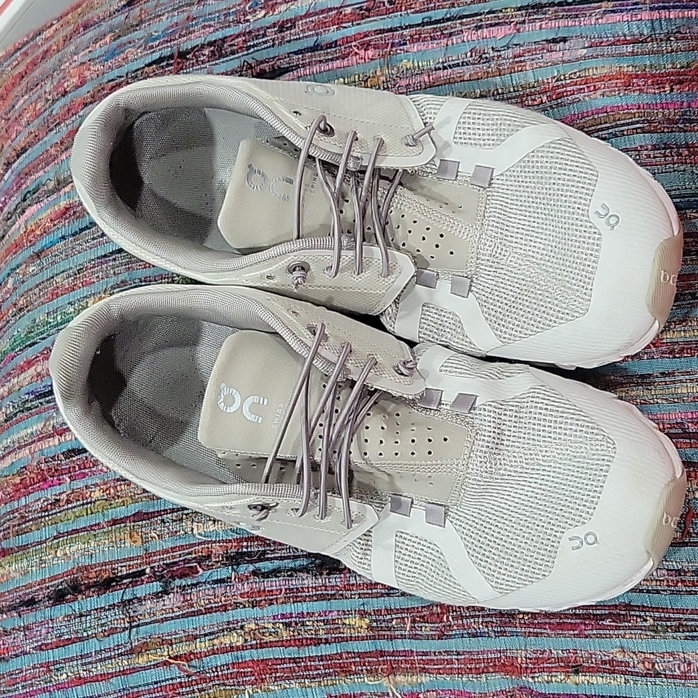 On Running Cloud 5 Pearl/White 9.5